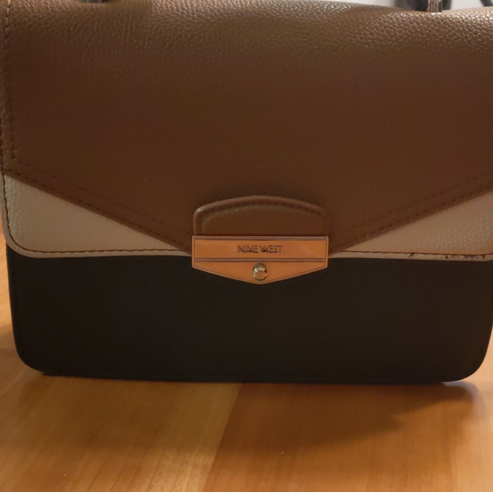 Purse- over the shoulder - Picture 1 of 3